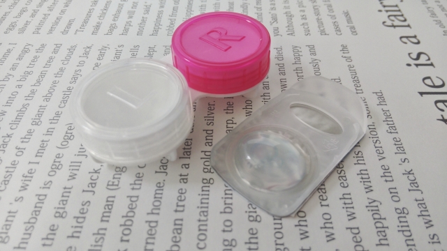 コンタクトケース